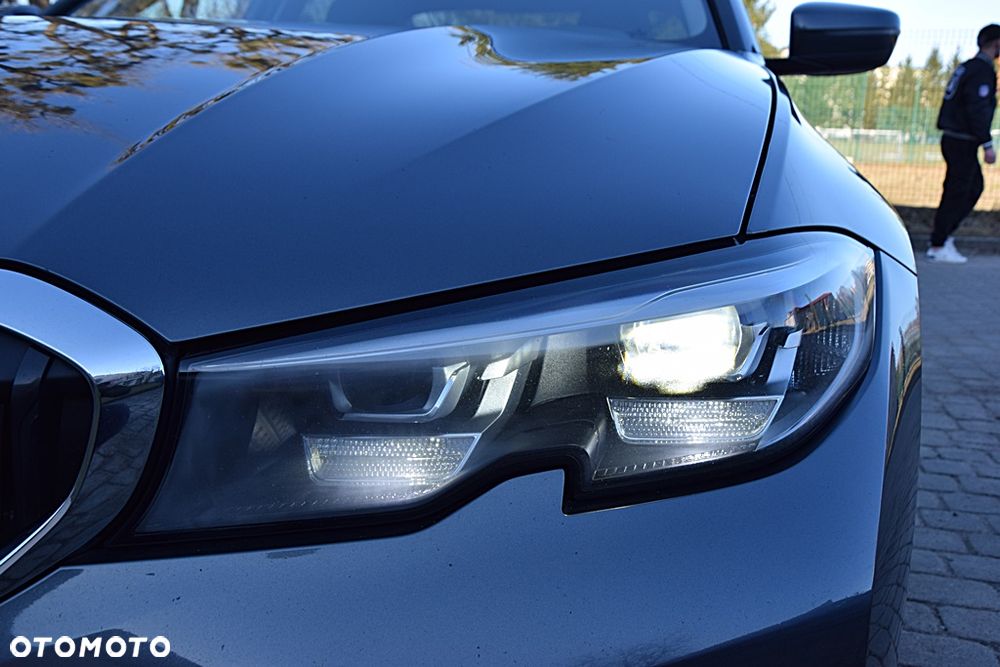 BMW Seria 3 318d Edition M Sport Shadow - 27