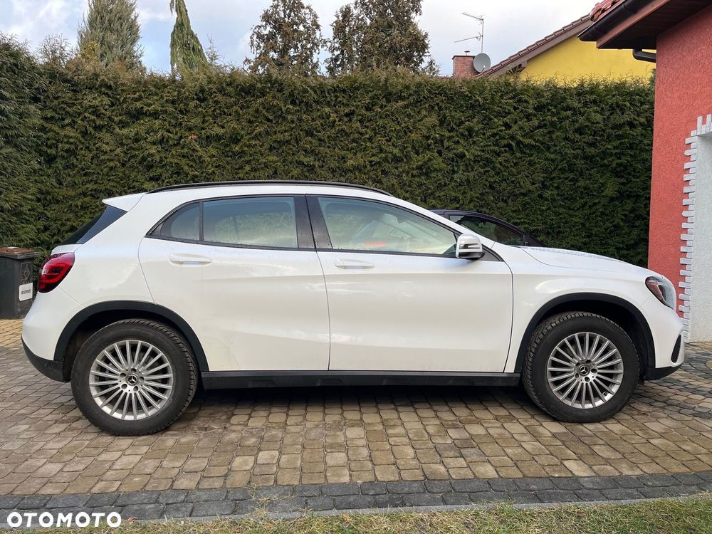 Mercedes-Benz GLA 180 7G-DCT - 7