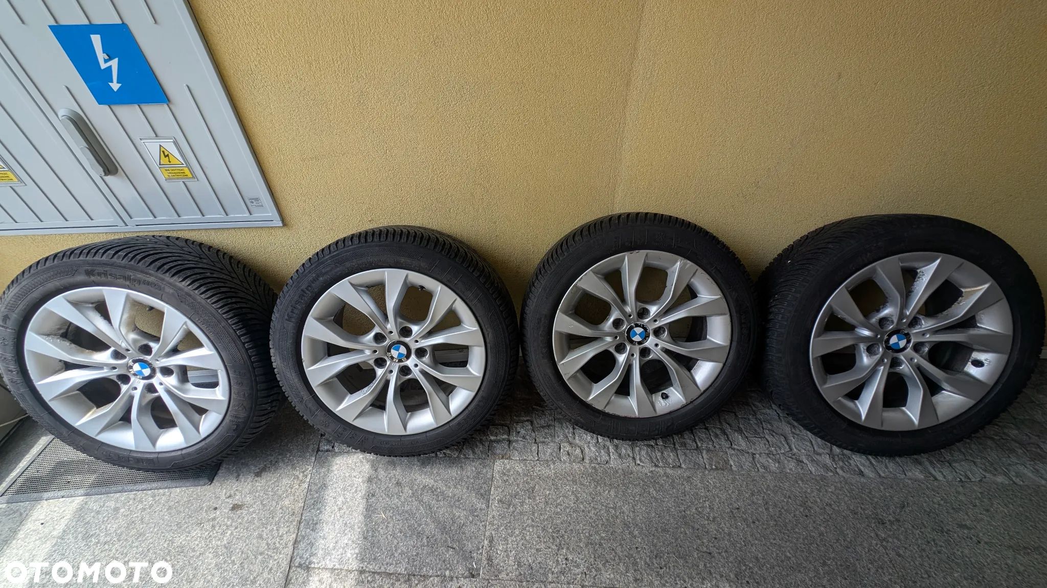 Komplet oryginalnych kół z felgami ALU do BMW X1 (e84) z prawie nowymi oponami zimowymi KLEBER 225/50R17 - 1