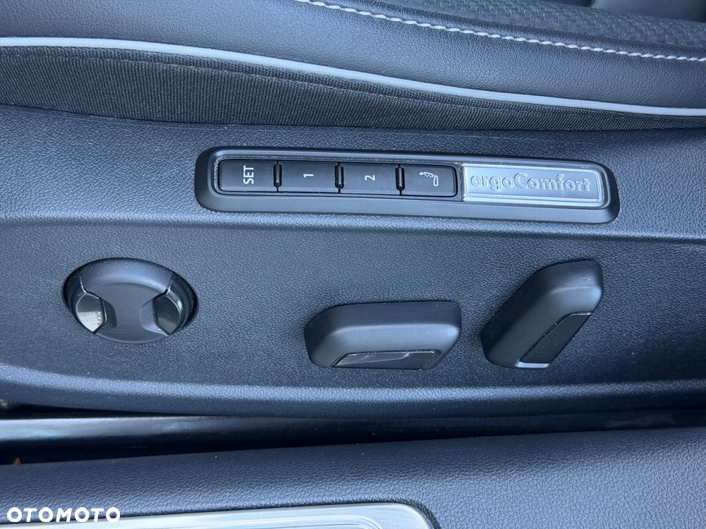 Volkswagen Arteon 2.0 TDI SCR 4Motion DSG R-Line - 17