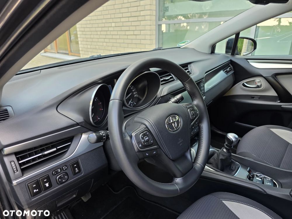 Toyota Avensis - 18