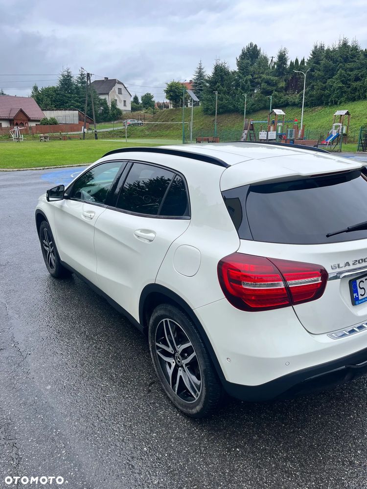 Mercedes-Benz GLA 200 7G-DCT - 3
