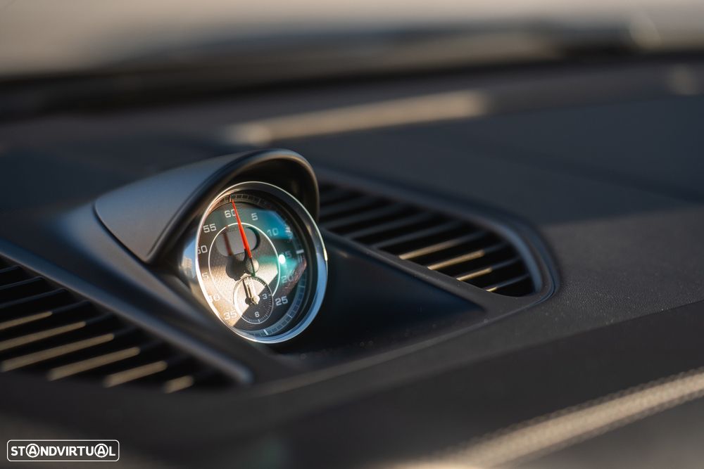 Porsche 911 (991) Carrera 4 GTS PDK - 15