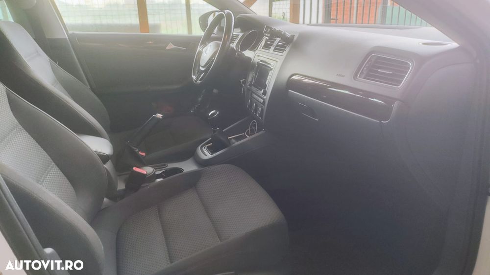 Volkswagen Jetta 2.0 TDI Highline - 6