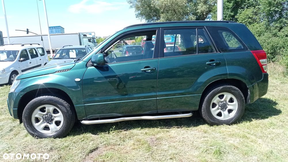 Suzuki Grand Vitara 2.0 Comfort - 23