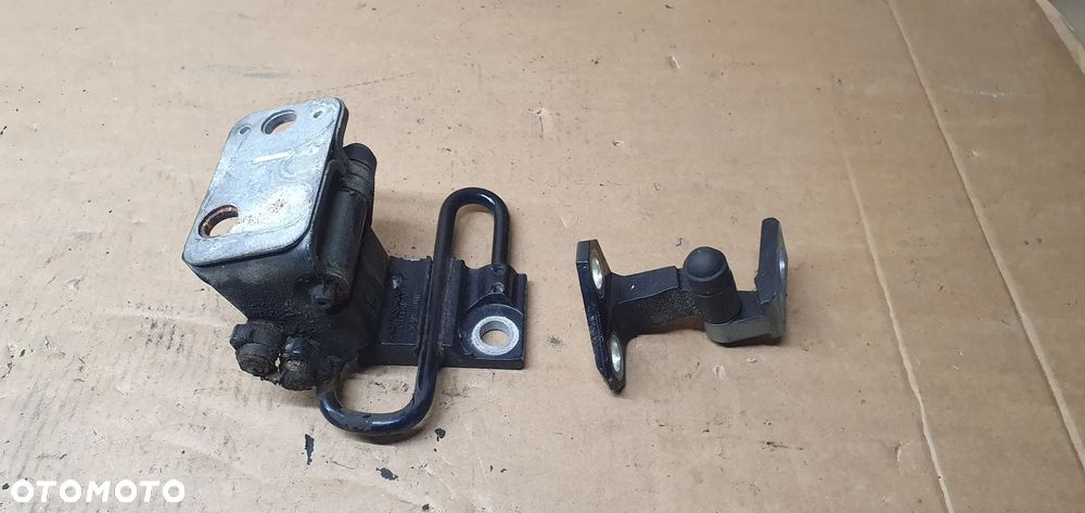 Zawias prawy tył dolny górny komplet VW Passat B6 B7 3C8833412A - 3