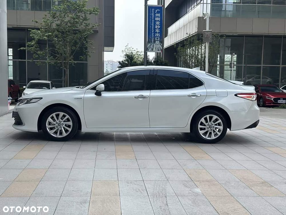 Toyota Camry Luxury - 7