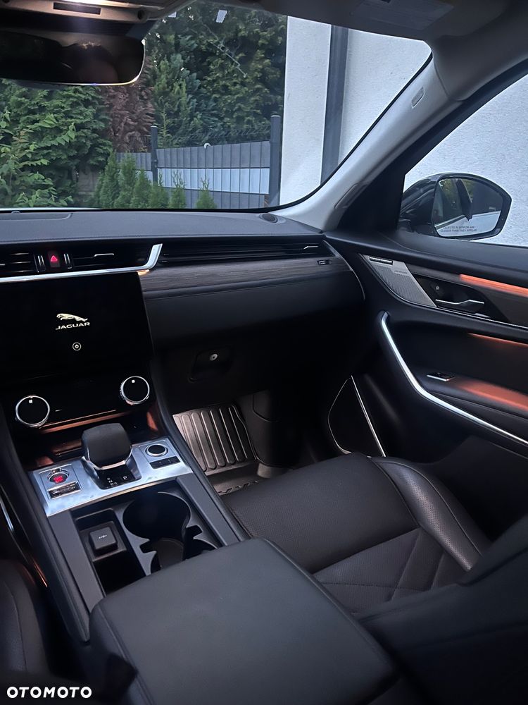 Jaguar F-Pace P250 AWD R-Dynamic S - 5