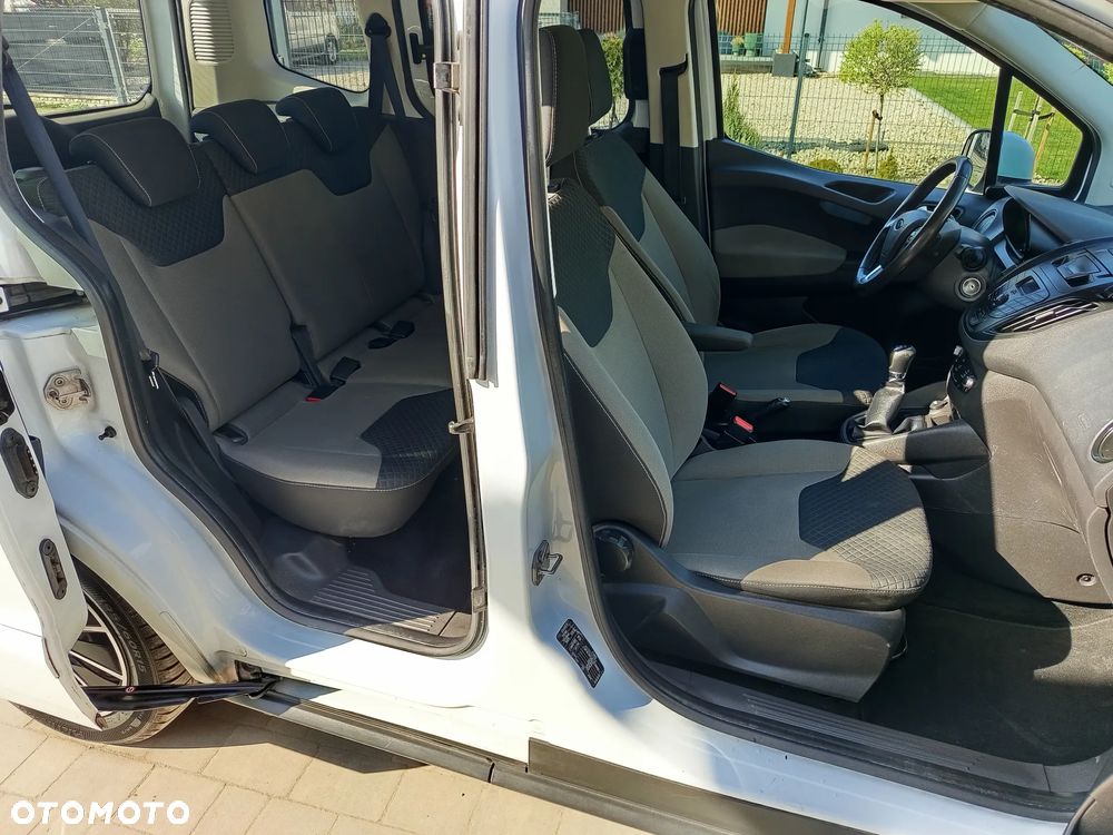 Ford Tourneo Courier - 16
