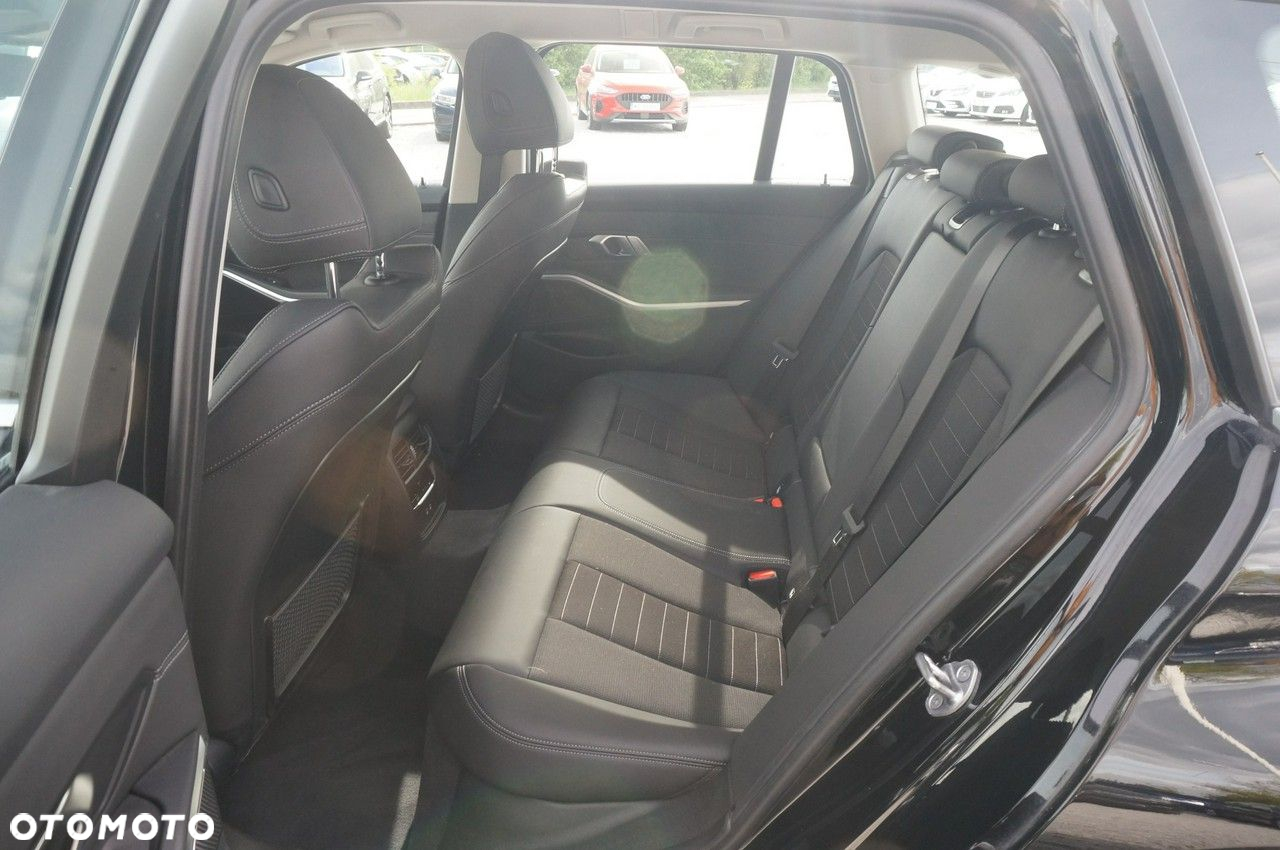 BMW Seria 3 320i - 20