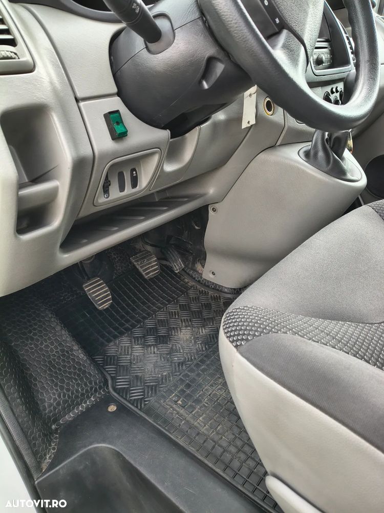 Opel Vivaro - 17