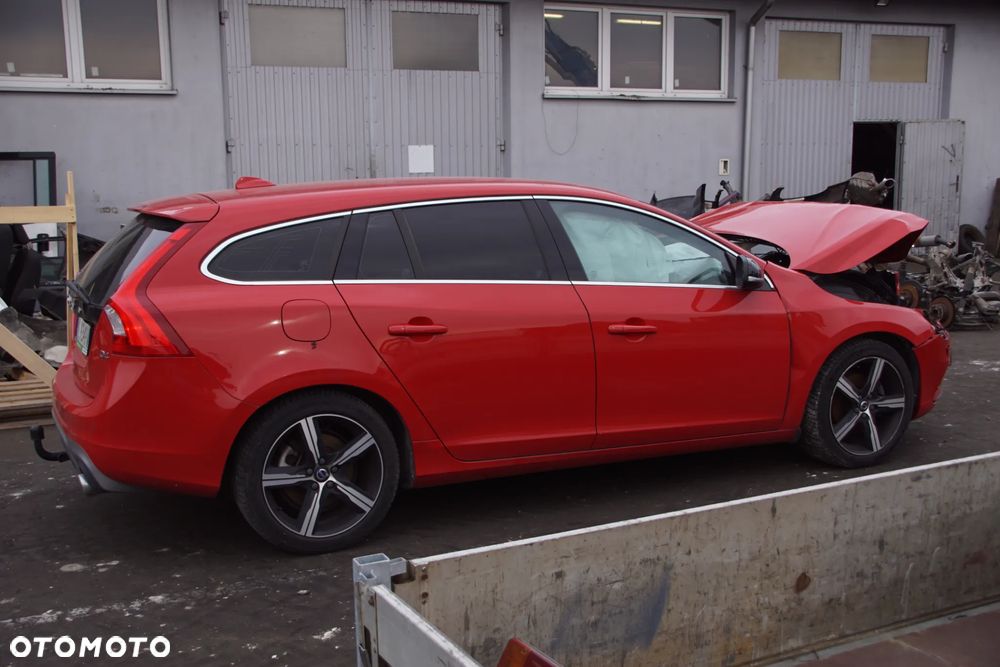 Auto na części - Volvo V60 I R-Design Lift 2.0 D4 190 KM D4204T14 TG-81SC 612 2018R Silnik Skrzynia Drzwi Błotnik Klapa Lampa Lusterko Klamka Szyba Deska Kokpit Sterownik Moduł Czujnik Licznik Wyświetlacz Panel Kierownica - 5