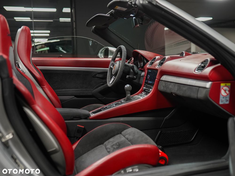 Porsche 718 Spyder - 12
