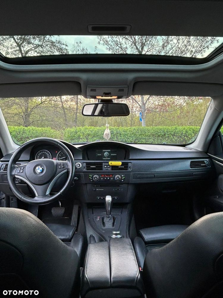 BMW Seria 3 330i xDrive - 16