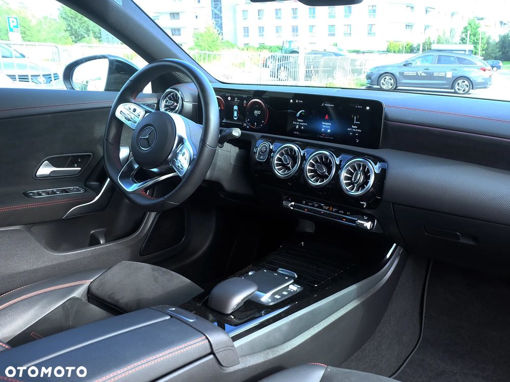Mercedes-Benz CLA 180 7G-DCT AMG Line - 10