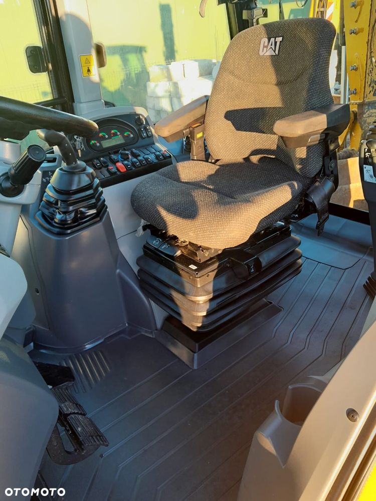 Caterpillar 432F2 - 8