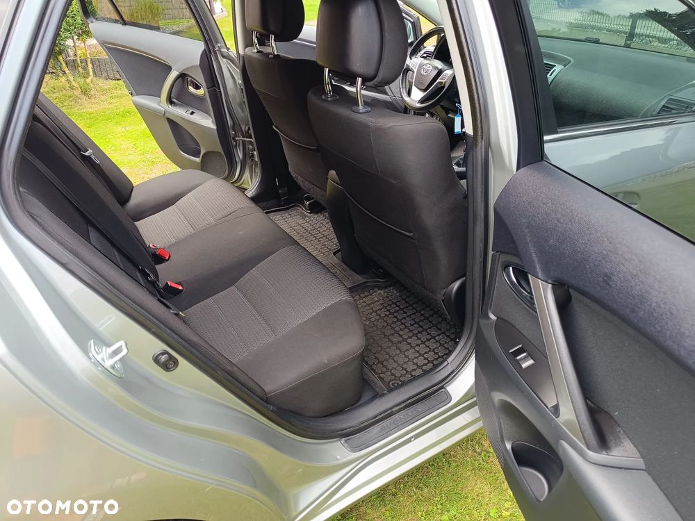 Toyota Avensis 2.0 D-4D Edition (2014) - 17
