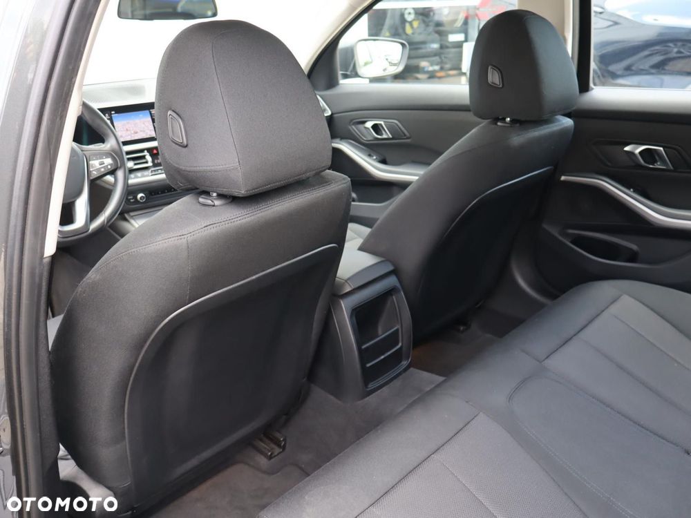 BMW Seria 3 - 16