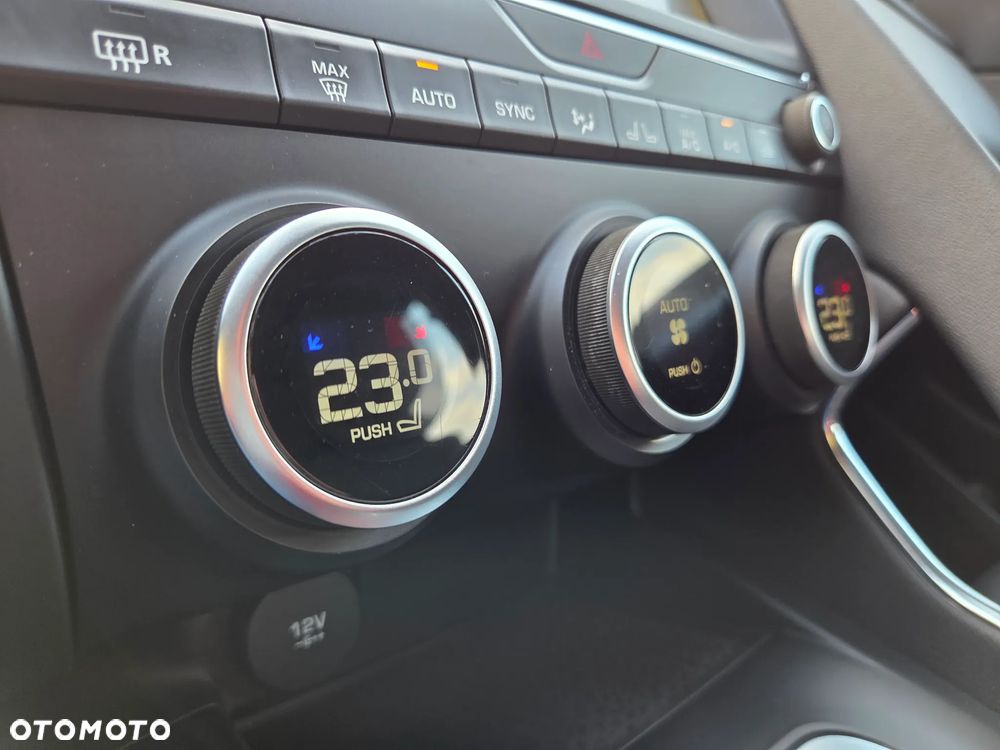 Jaguar E-Pace 2.0 i4P AWD - 26
