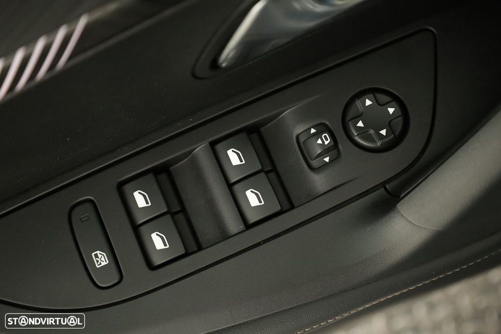 Peugeot 2008 1.2 PureTech Allure EAT8 - 22