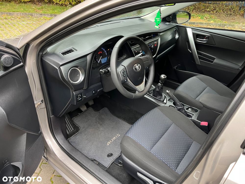 Toyota Auris 1.4 D-4D 2010 - 9