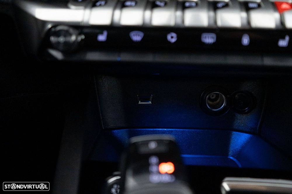 Peugeot 3008 1.6 Hybrid Allure Pack e-EAT8 - 26