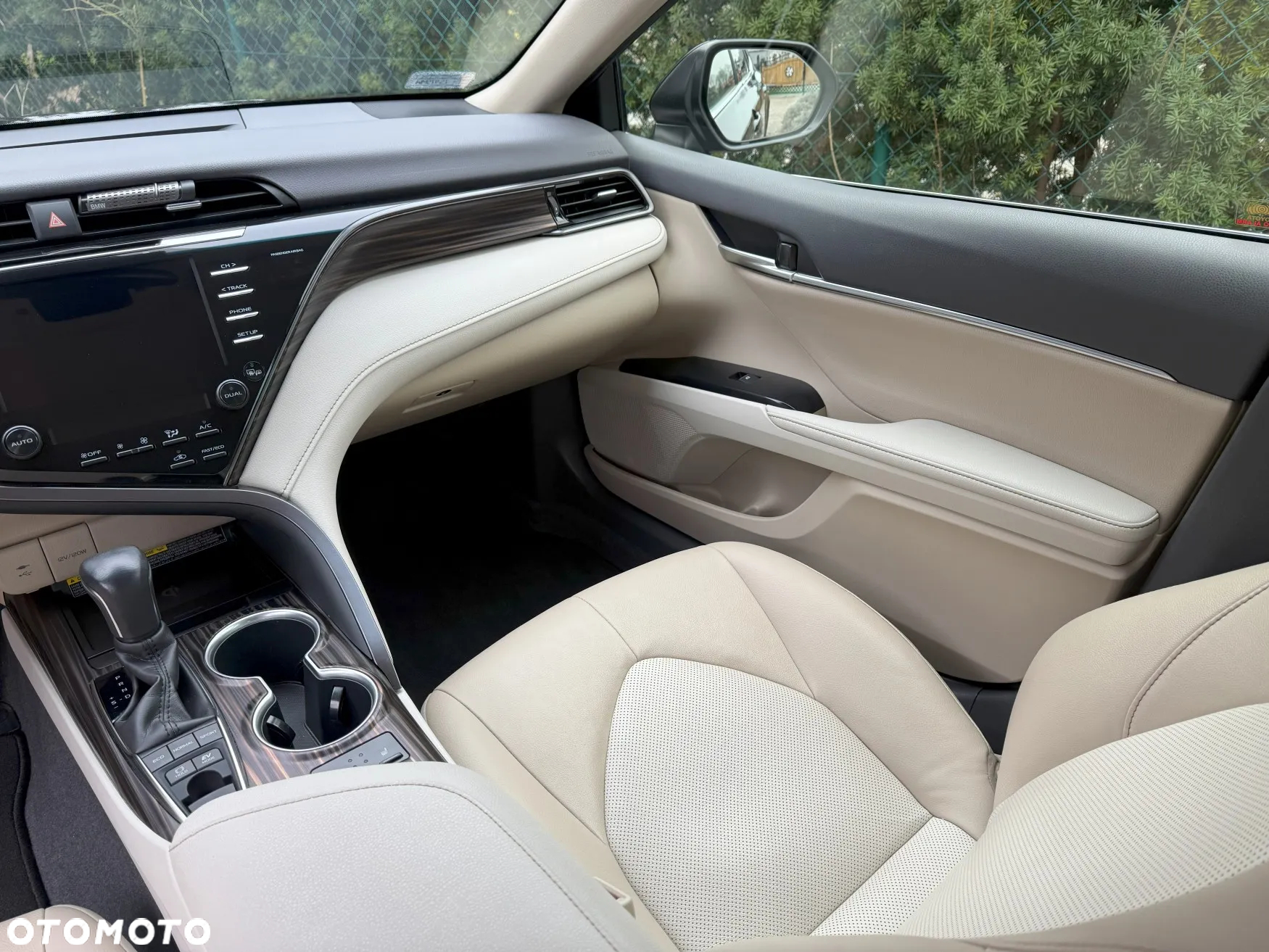 Toyota Camry 2.5 Hybrid Executive CVT - 3