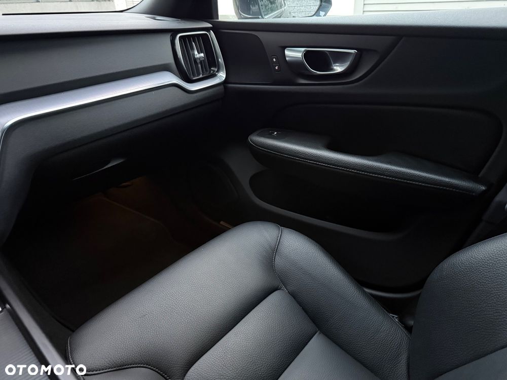 Volvo V60 D3 Momentum Pro - 28