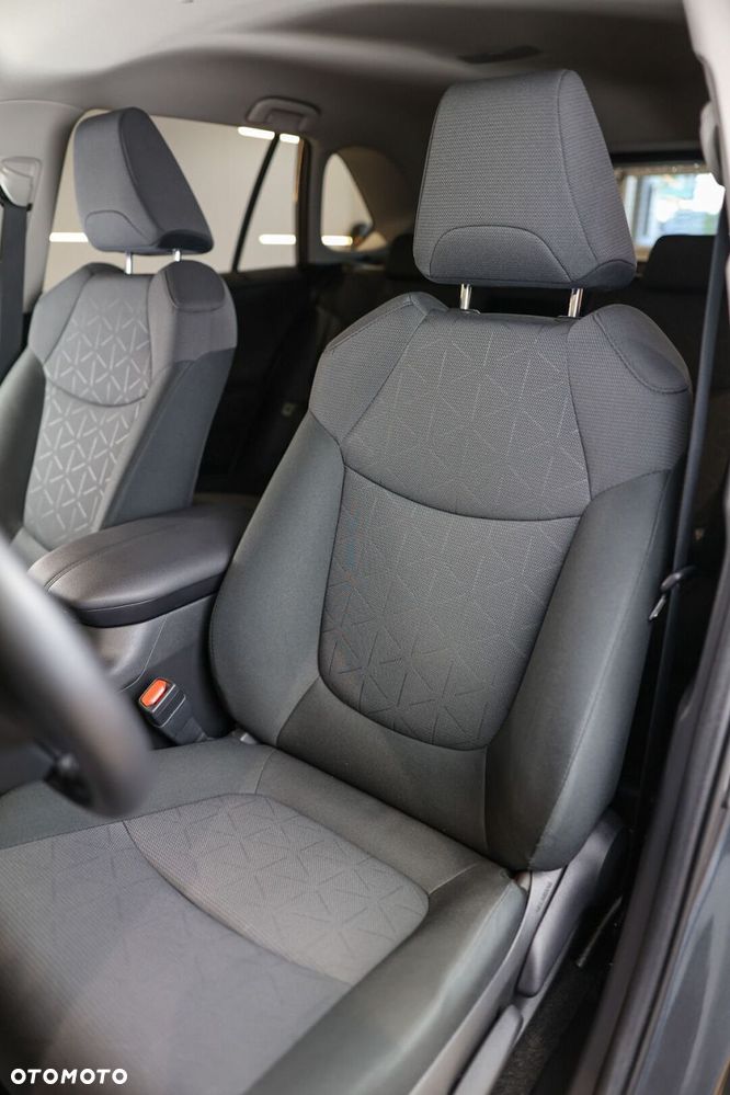 Toyota RAV4 - 8