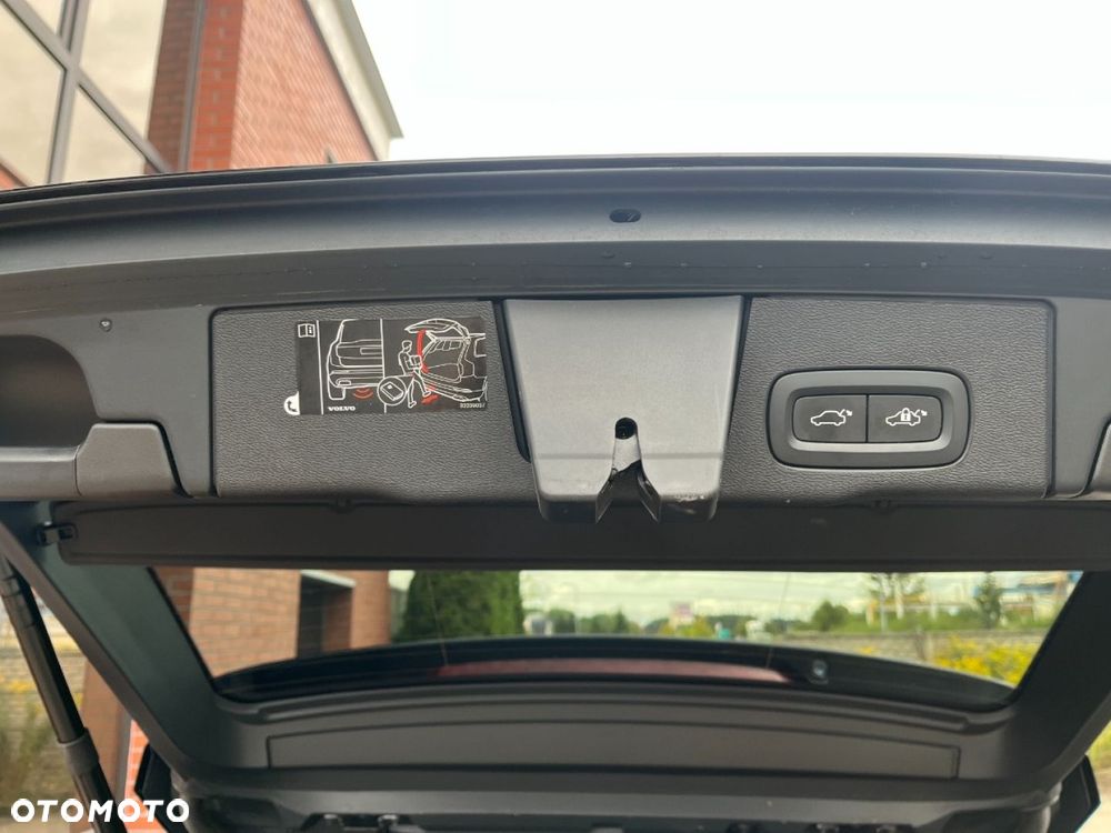 Volvo XC 60 B4 D Plus Bright - 29