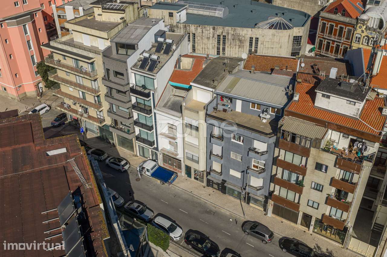 Apartamento T1 junto ao Casino da Póvoa de Varzim - Grande imagem: 2/28