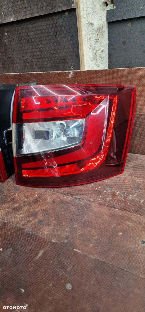 LAMPA TYLNA PRAWA/ LEWA  SKODA OCTAVIA III Lift KOMBI 5E9945207 5E9945208 - 2