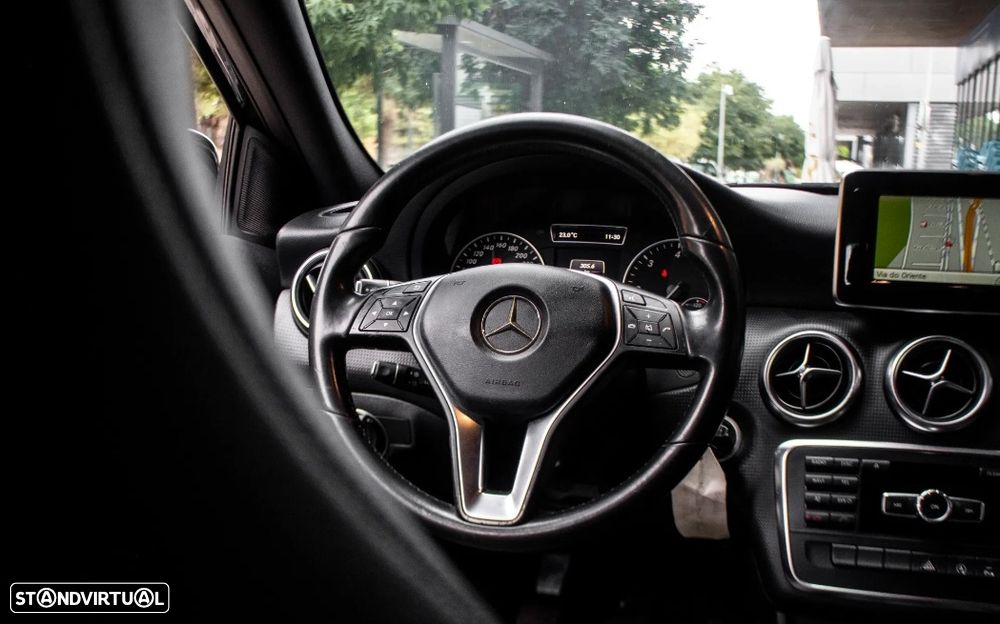 Mercedes-Benz A 180 d AMG Line - 29