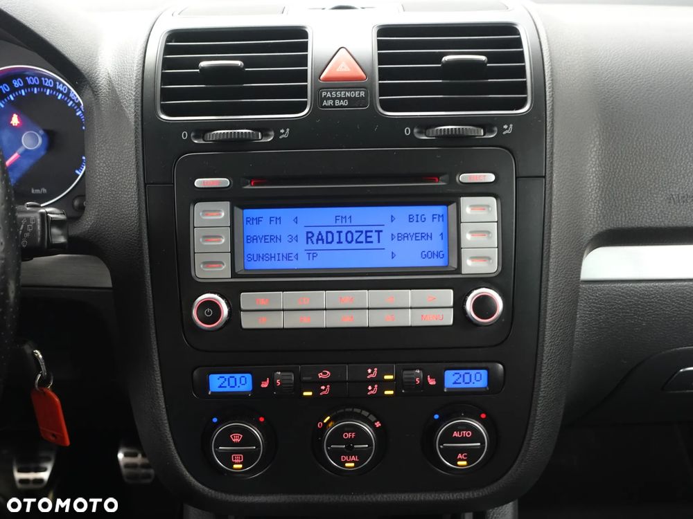 Volkswagen Golf - 32