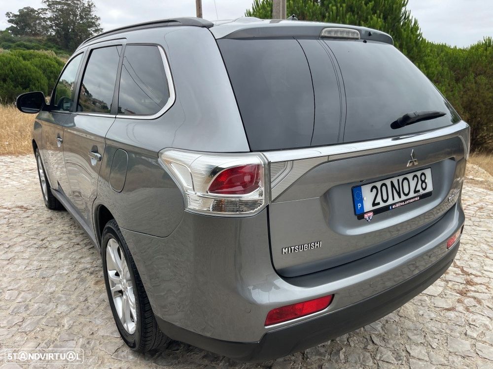 Mitsubishi Outlander 2.2 DI-D Instyle - 14