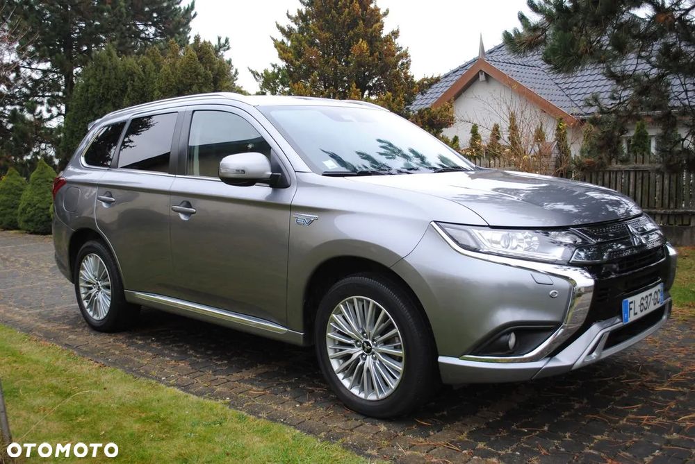 Mitsubishi Outlander - 3