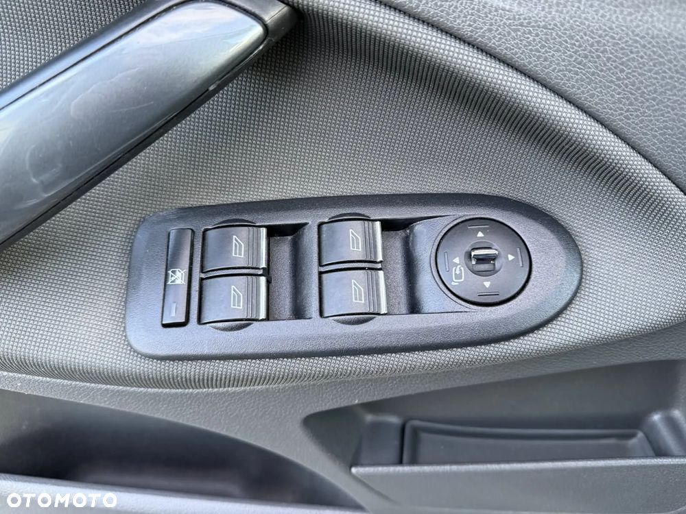 Ford Kuga 2.0 TDCi 2x4 Titanium - 29