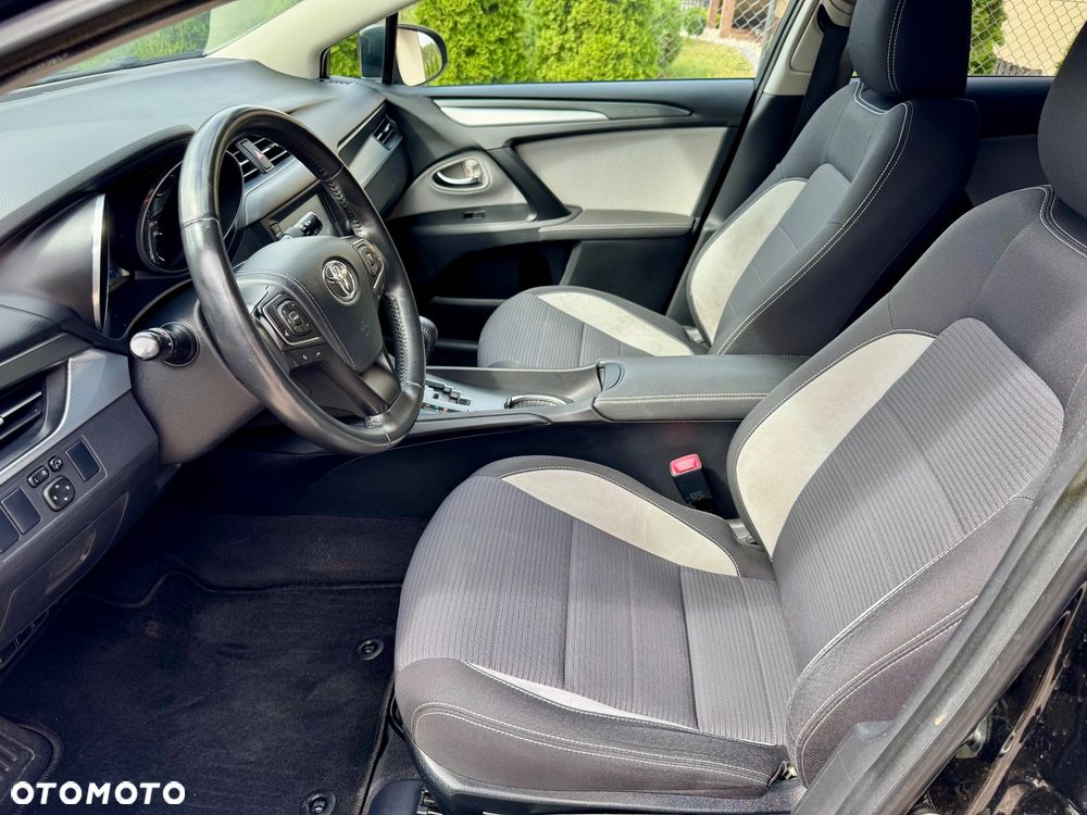 Toyota Avensis Combi 1.8 Multidrive S Executive - 13