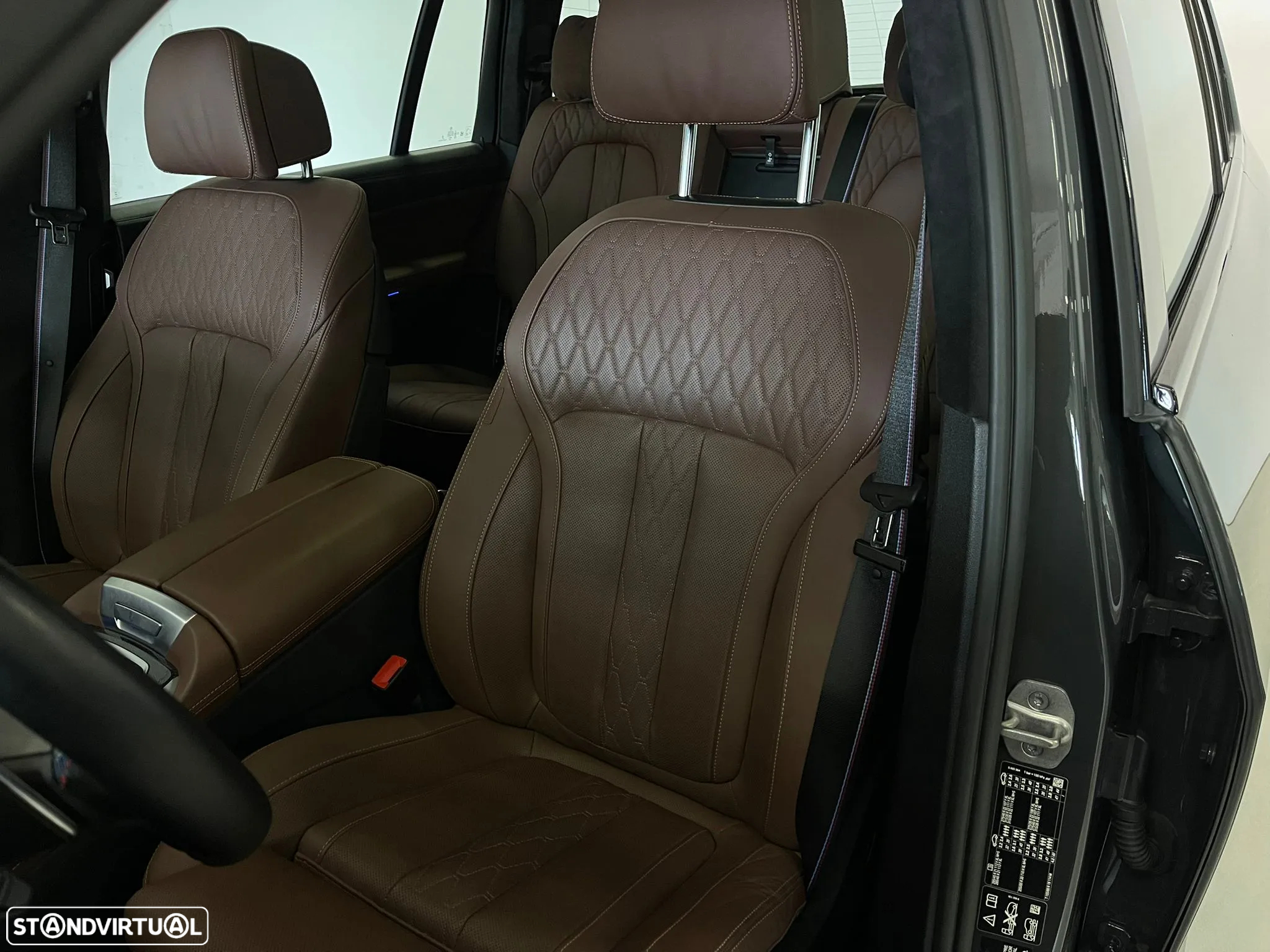 BMW X7 M M60i - 16