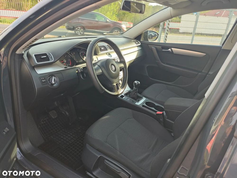 Volkswagen Passat 2.0 Blue TDI SCR Trendline - 19