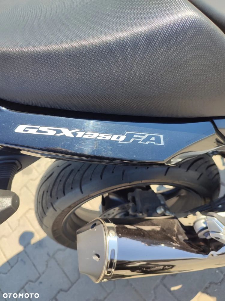 Suzuki GSX - 6