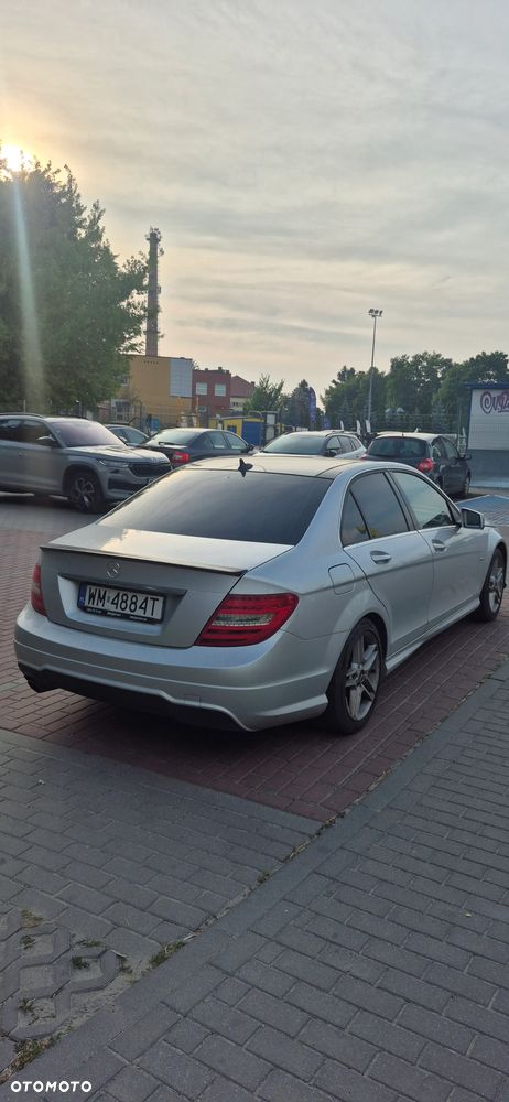 Mercedes-Benz Klasa C 180 CGI BlueEff Avantgarde - 4