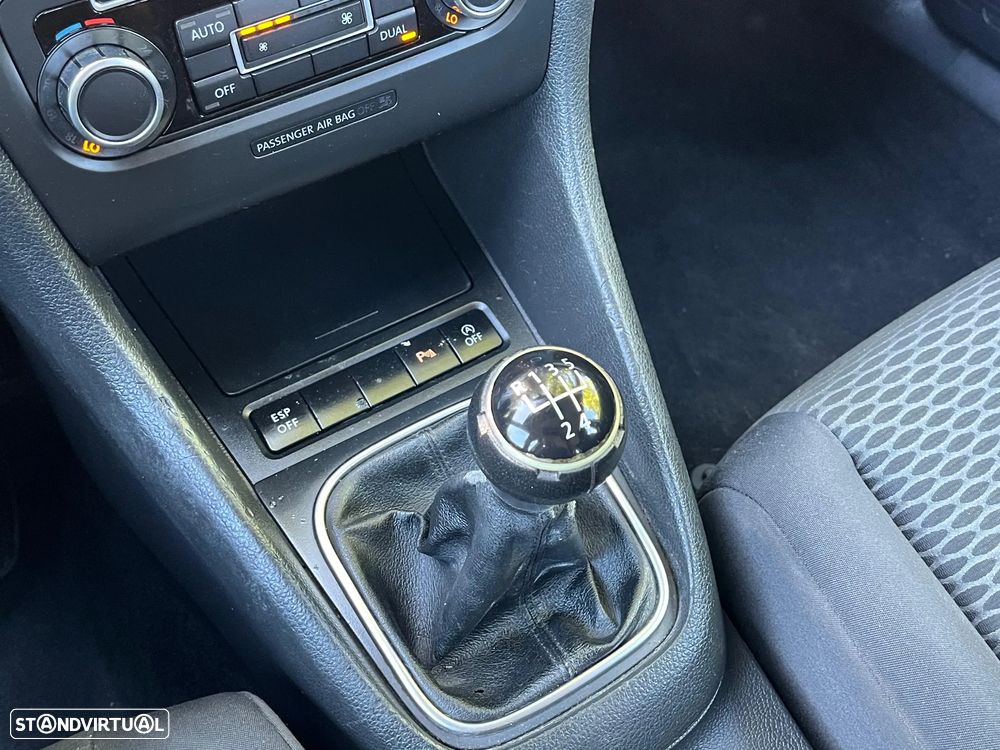 VW Golf 1.6 TDi DPF Style - 24
