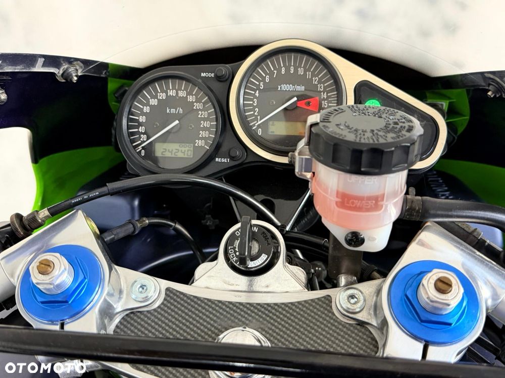 Kawasaki ZXR - 17