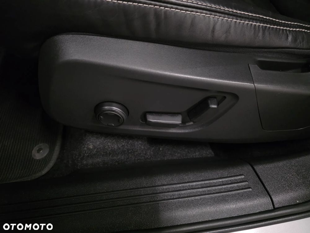 Volvo XC 40 D3 SCR R-Design - 20