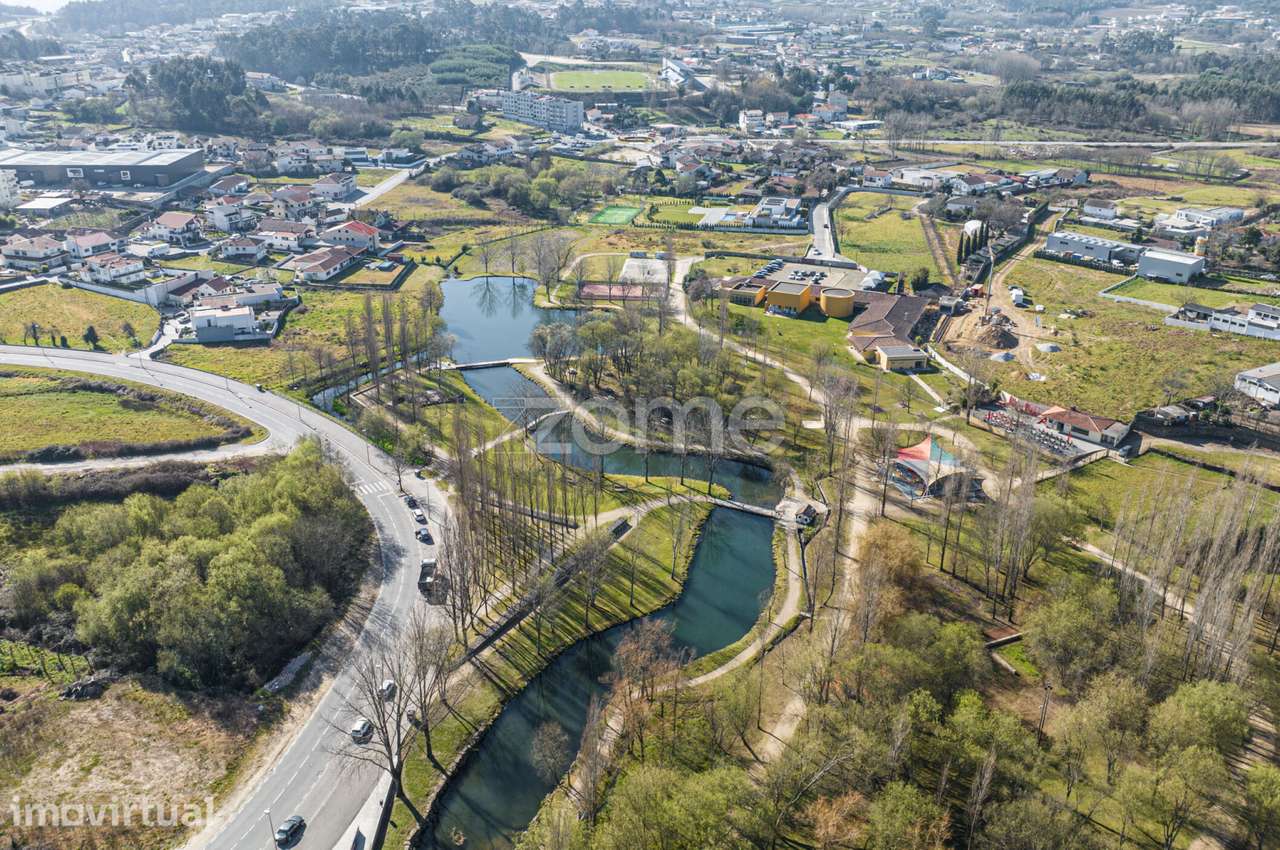 Terreno Urbano com 2280m2 em Freamunde, Paços de Ferreira.