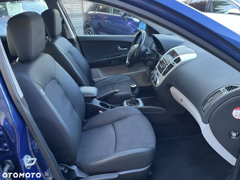 Kia Ceed - 21