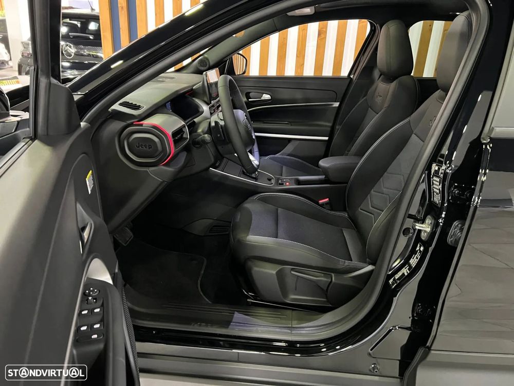 Jeep Avenger 1.2 e-Hybrid Summit DCT - 14