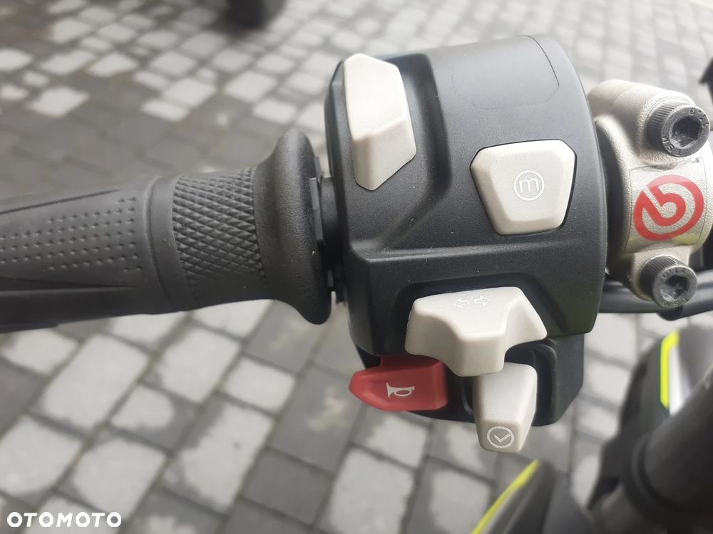 Triumph Street Triple - 36