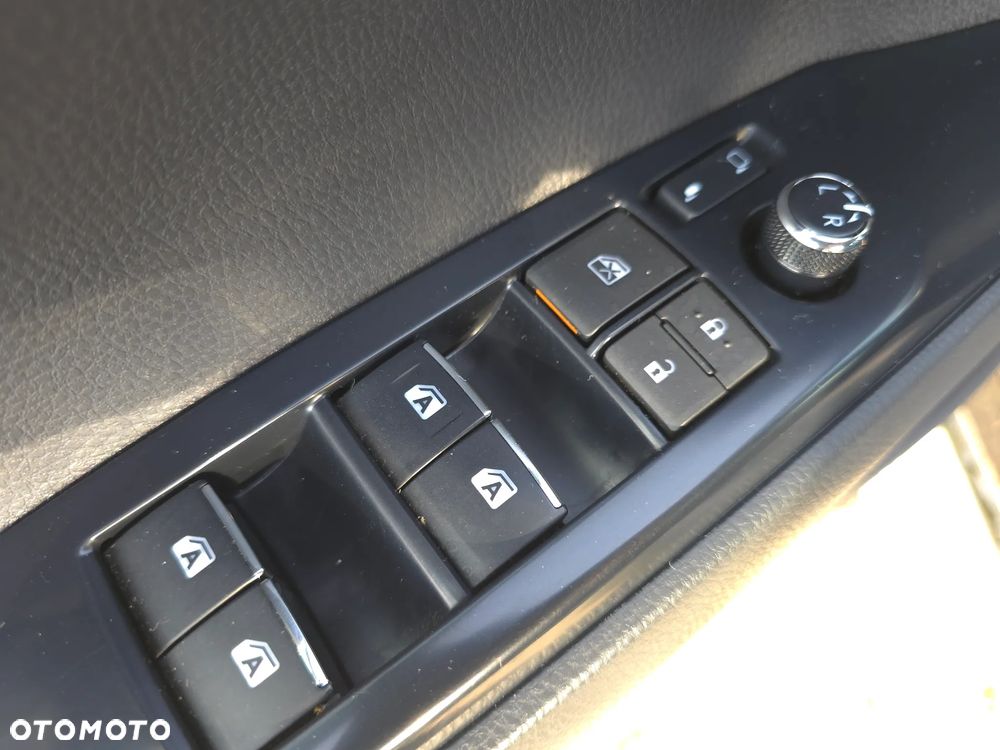 Toyota Camry 2.5 Hybrid Comfort CVT - 22
